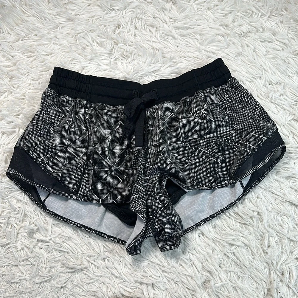 Lululemon Hotty Hot Short (2.5